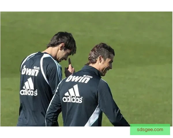 卡卡vs巅峰对决回顾足球传奇时代的荣耀与热血激情瞬间全景解析