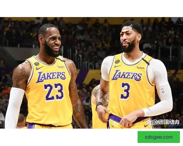 今日直播湖人对决热火詹姆斯领衔焦点之战看点全解析赛季关键一役 今日直播湖人对决热火詹姆斯领衔焦点之战看点全解析赛季关键一役